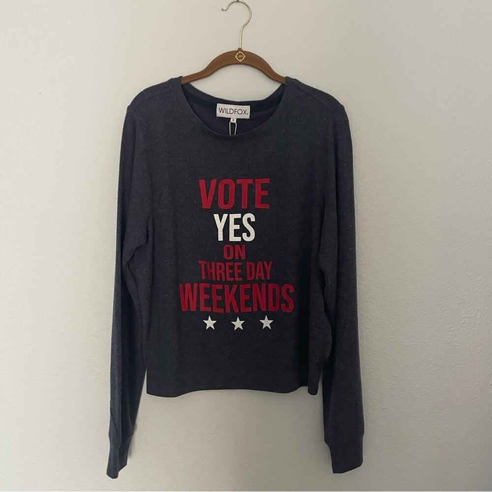 WILDFOX Navy Graphic Top NWT “Vote Yes On Three Day Weekends” Oversized